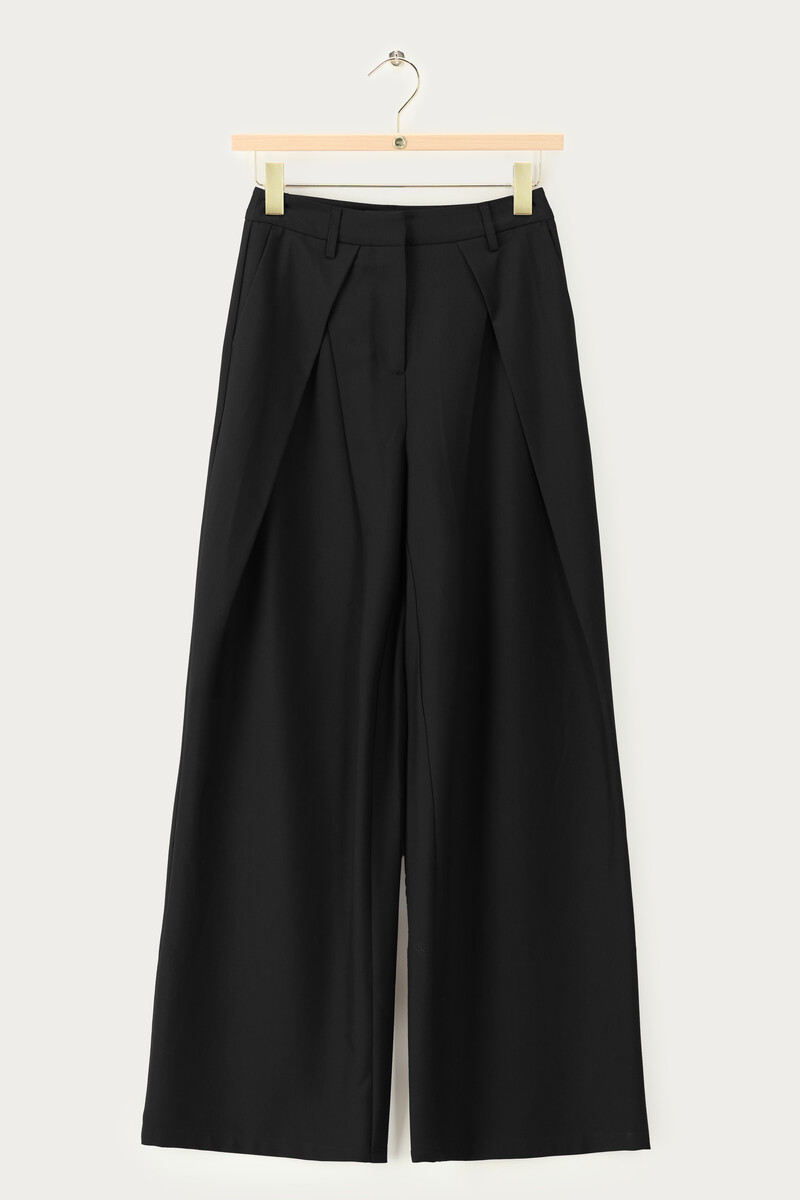 Black trousers with pleats | My Jewellery