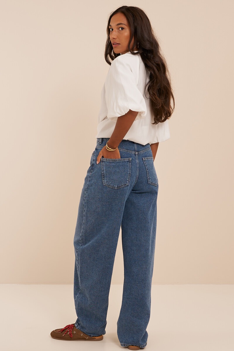 Blue barrel jeans with asymmetric fastening | My Jewellery