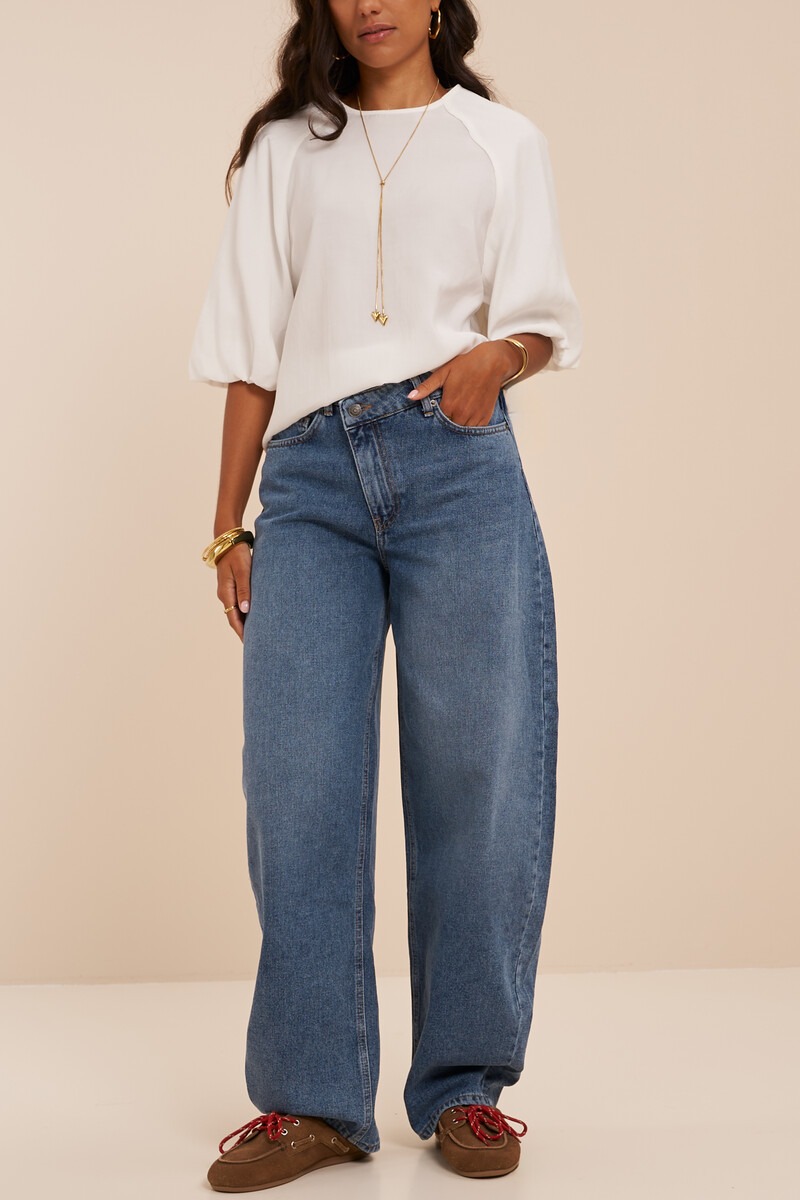 Blue barrel jeans with asymmetric fastening | My Jewellery