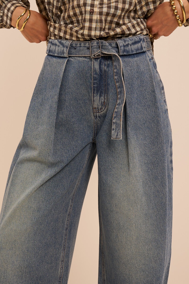 Blue barrel jeans with pleated pockets | My Jewellery