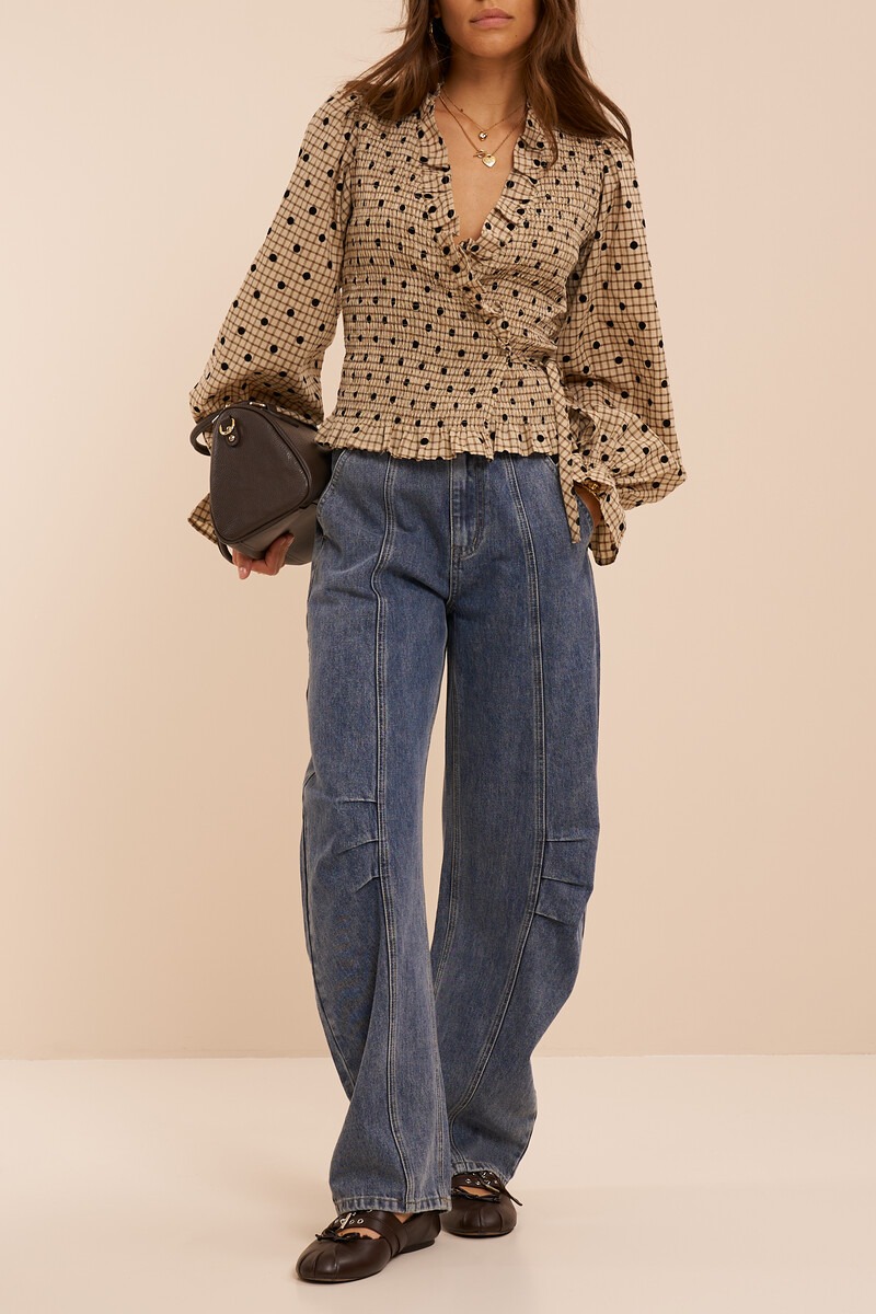 Blue barrel jeans with seams | My Jewellery