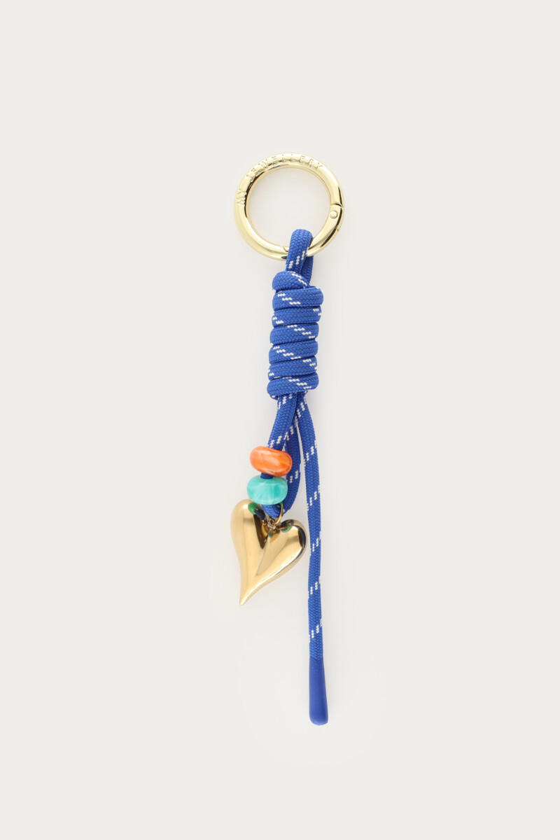 Blauwe hartjes bag charm met koord en kralen