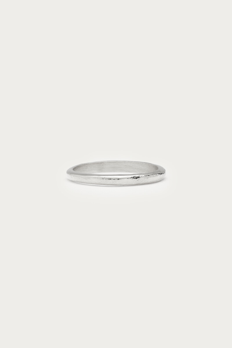 Bold basic ring 'hammered'