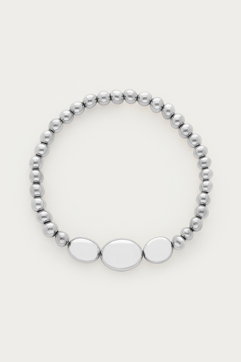 Bold elastic bracelet with round and oval beads
