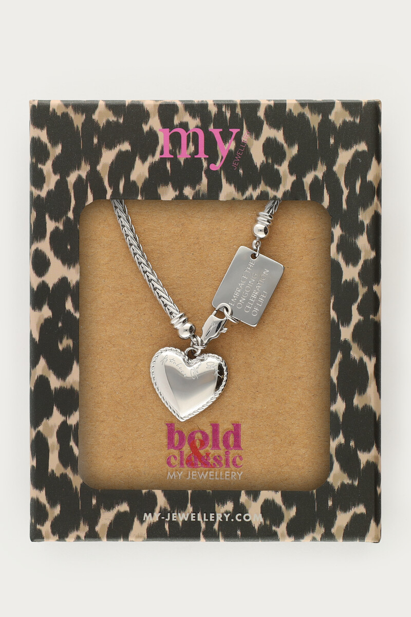 Bold chain necklace with heart-shaped charm | My Jewellery