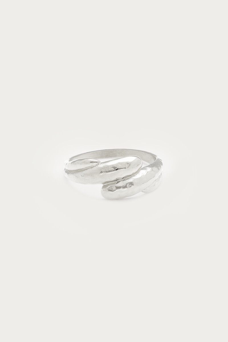 Bold ring met wave 'hammered'