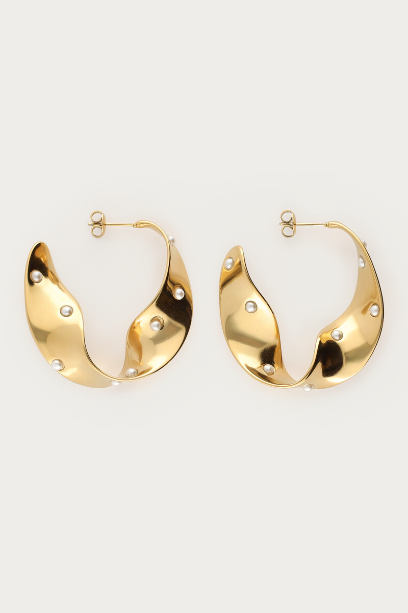 Bold statement oorringen met swirl en zoetwaterparels