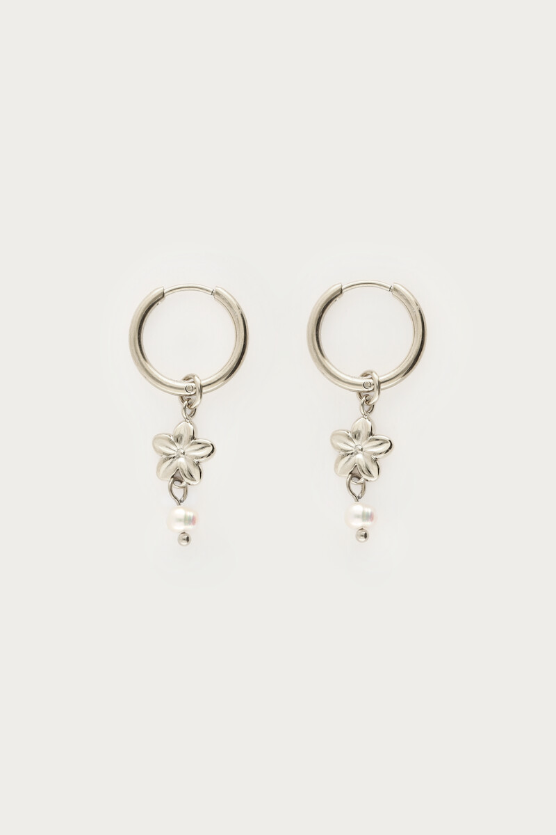 Botanical hoop earrings with flowers and freshwater pearls