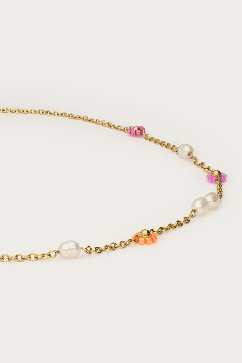 Botanical necklace with flowers ands freshwater pearls