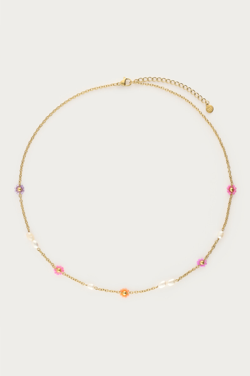 Botanical necklace with flowers ands freshwater pearls