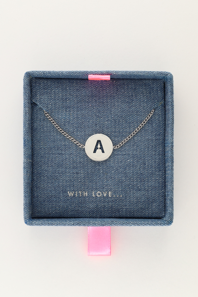 Armband mit offenem Buchstaben