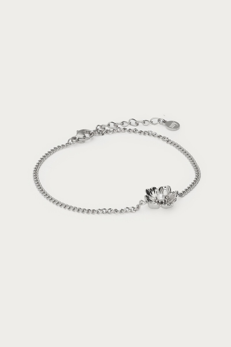 Bracelet with ranunculus flower and faux pearl | My Jewellery
