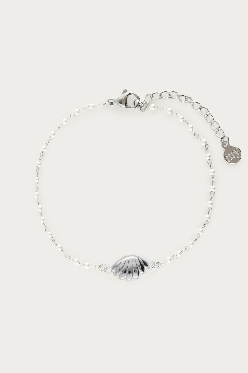 Bracelet with shell and faux pearls