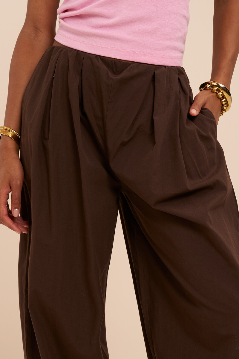 Brown balloon trousers with pleats | My Jewellery