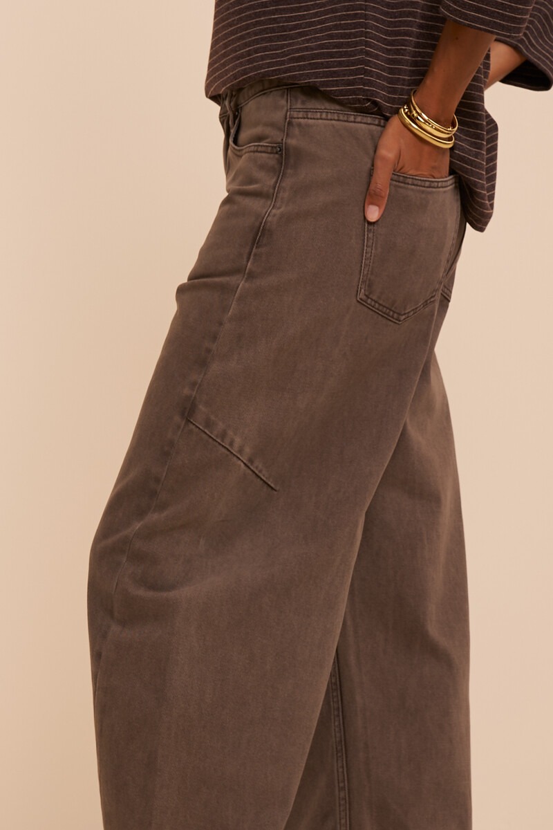 Brown barrel jeans with diagonal seam | My Jewellery