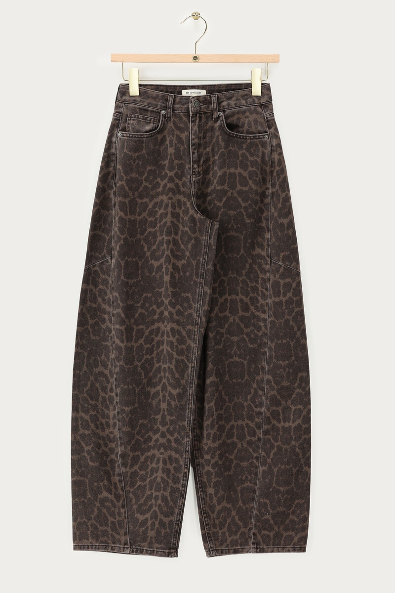 Brown barrel jeans with leopard print | My Jewellery