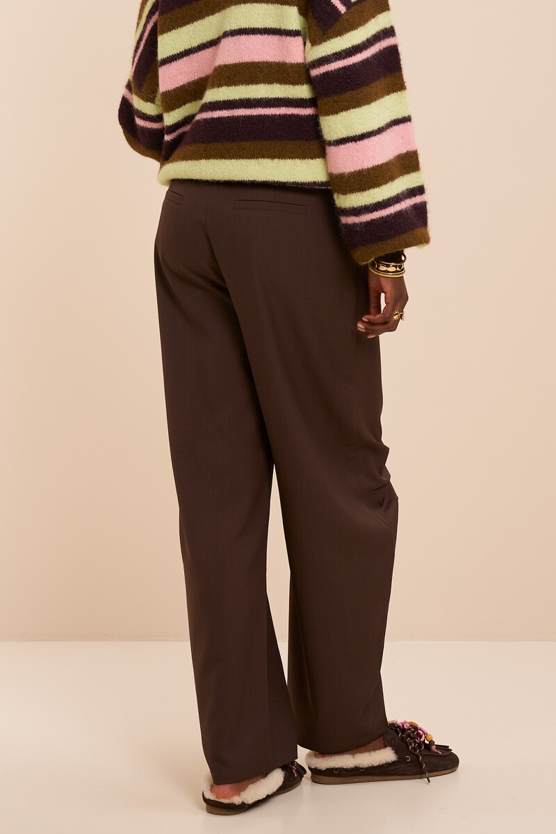 Brown barrel trousers with seams