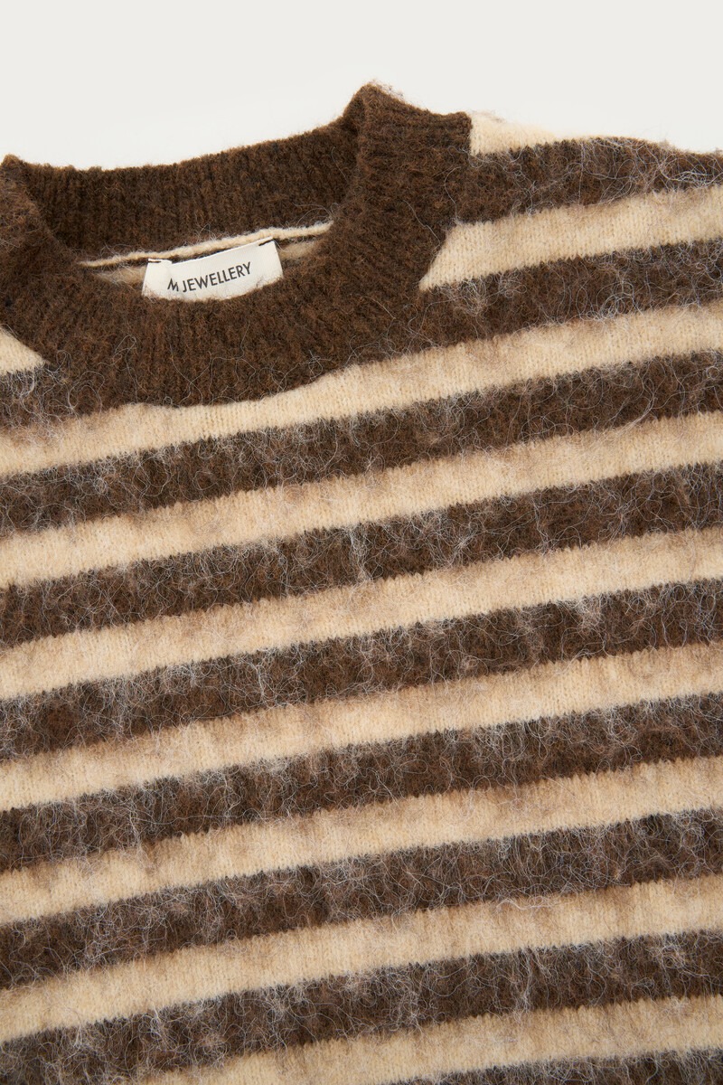 Brown brushed sweater with beige stripes | My Jewellery