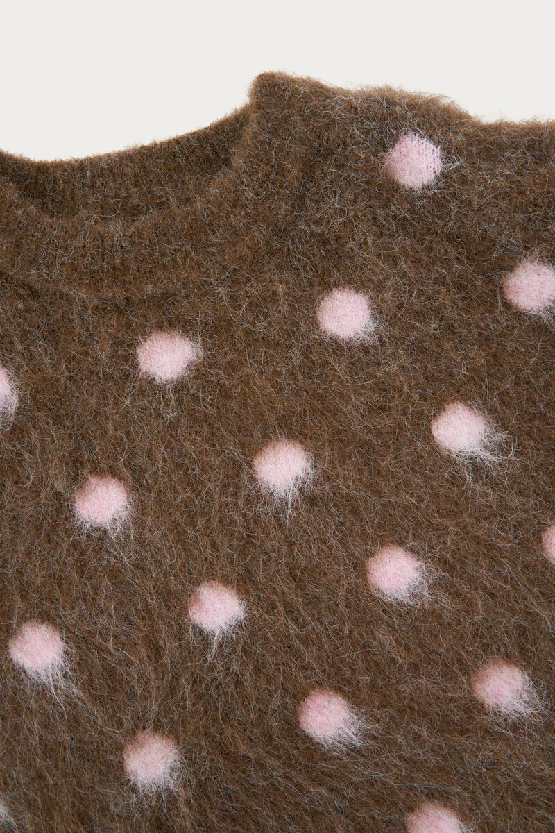 Brown brushed sweater with pink polka dots | My Jewellery