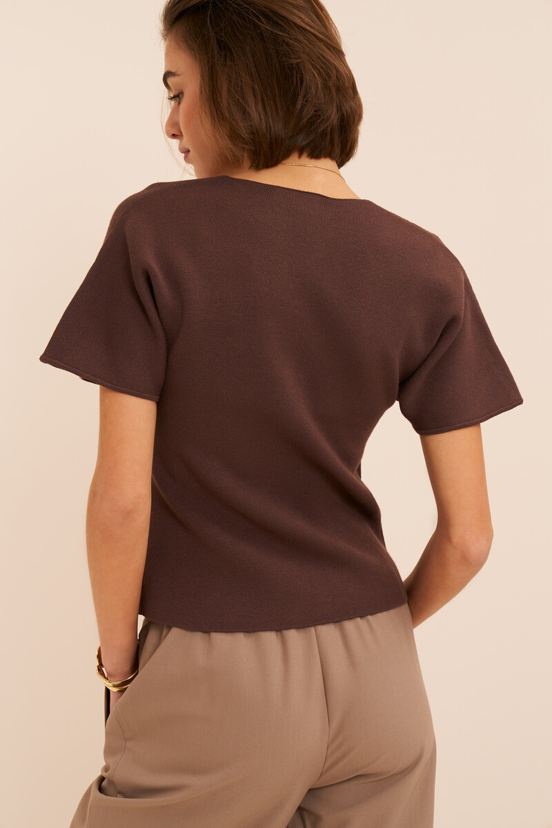 Brown cardigan with button closure | My Jewellery