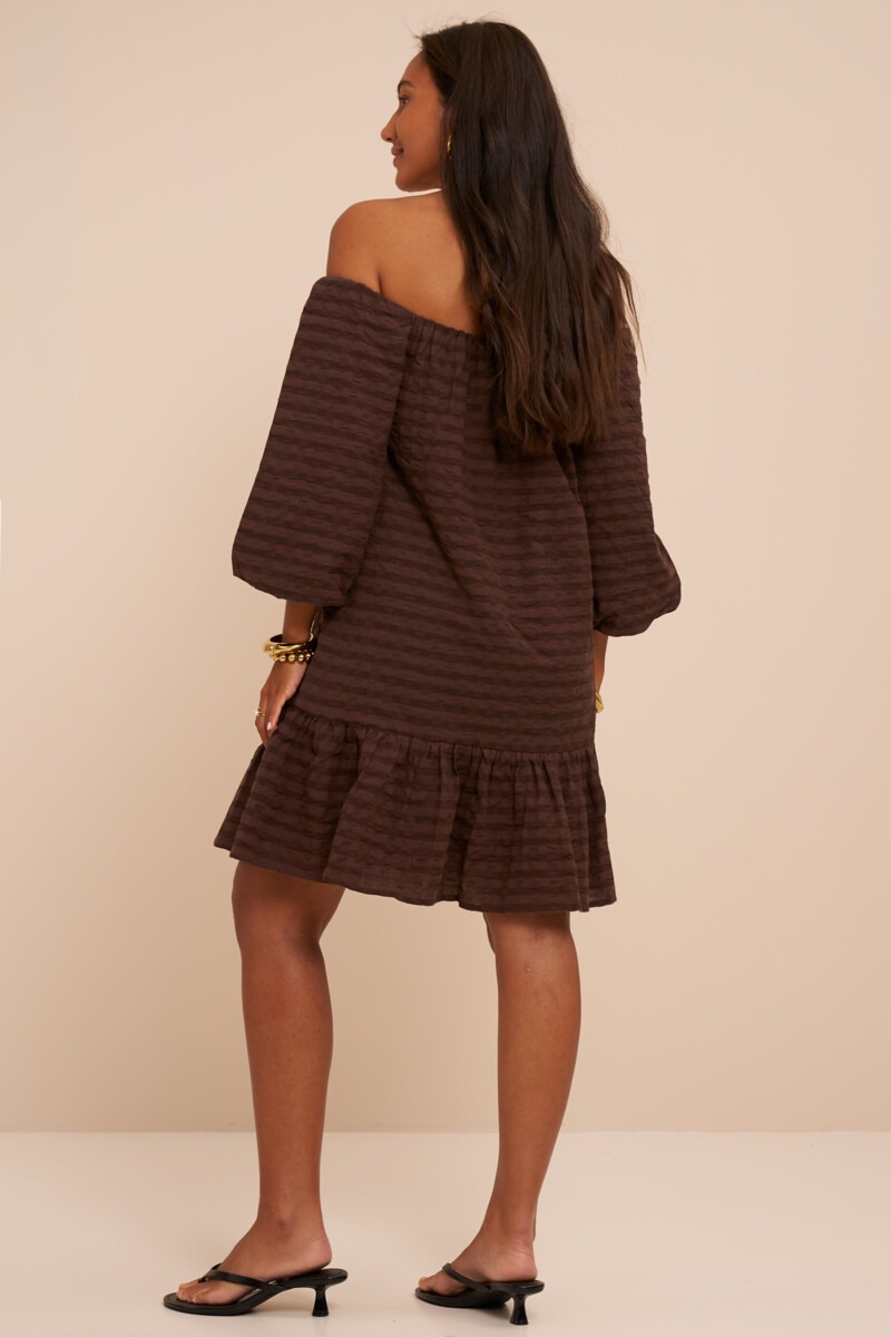 Bruin geruite off-shoulder jurk