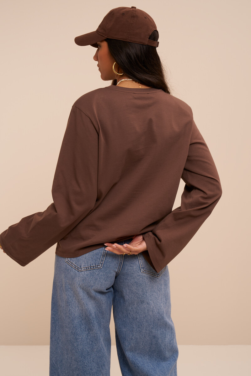 Brown oversized T-shirt with long sleeves and shoulder pads | My Jewellery