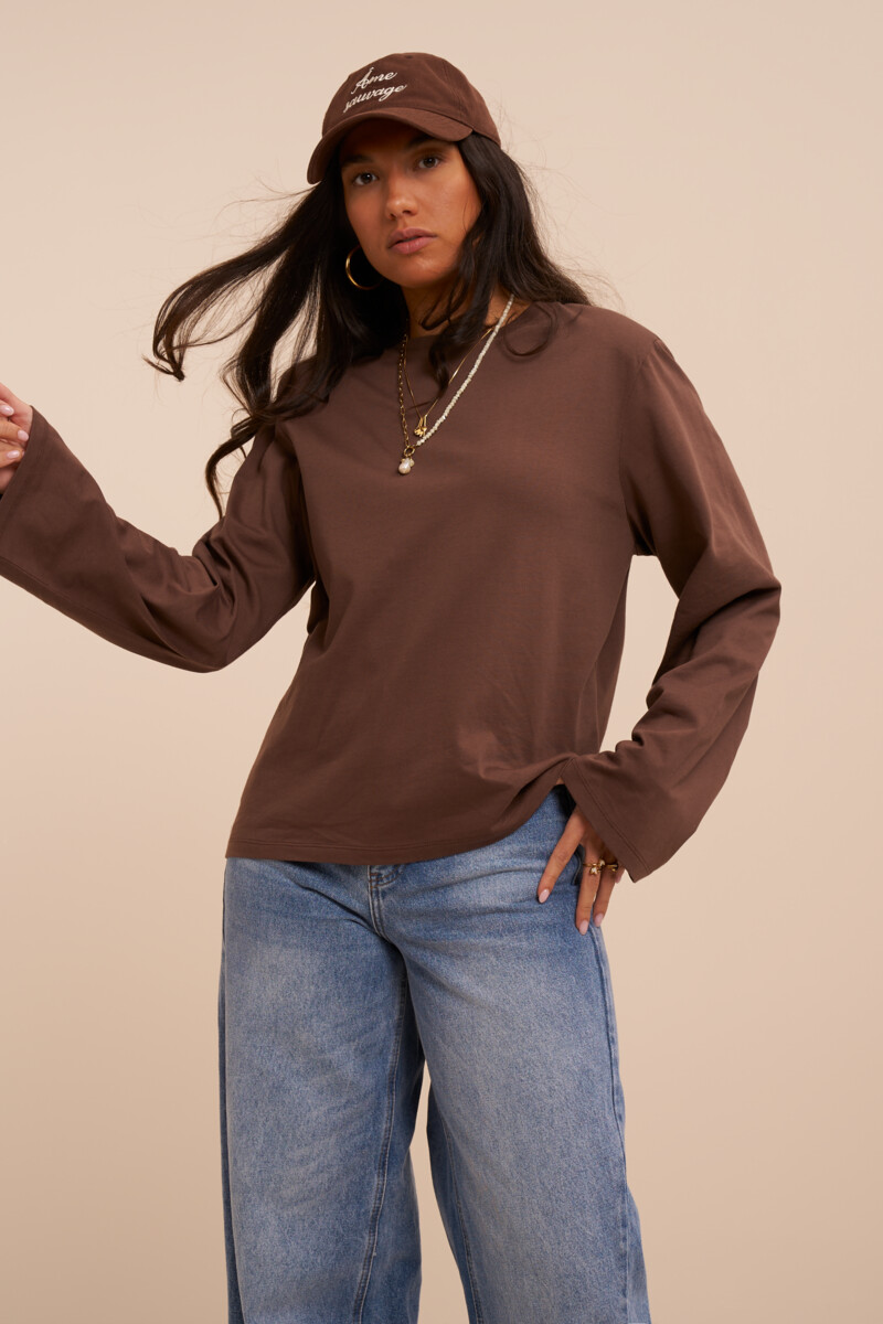 Brown oversized T-shirt with long sleeves and shoulder pads | My Jewellery