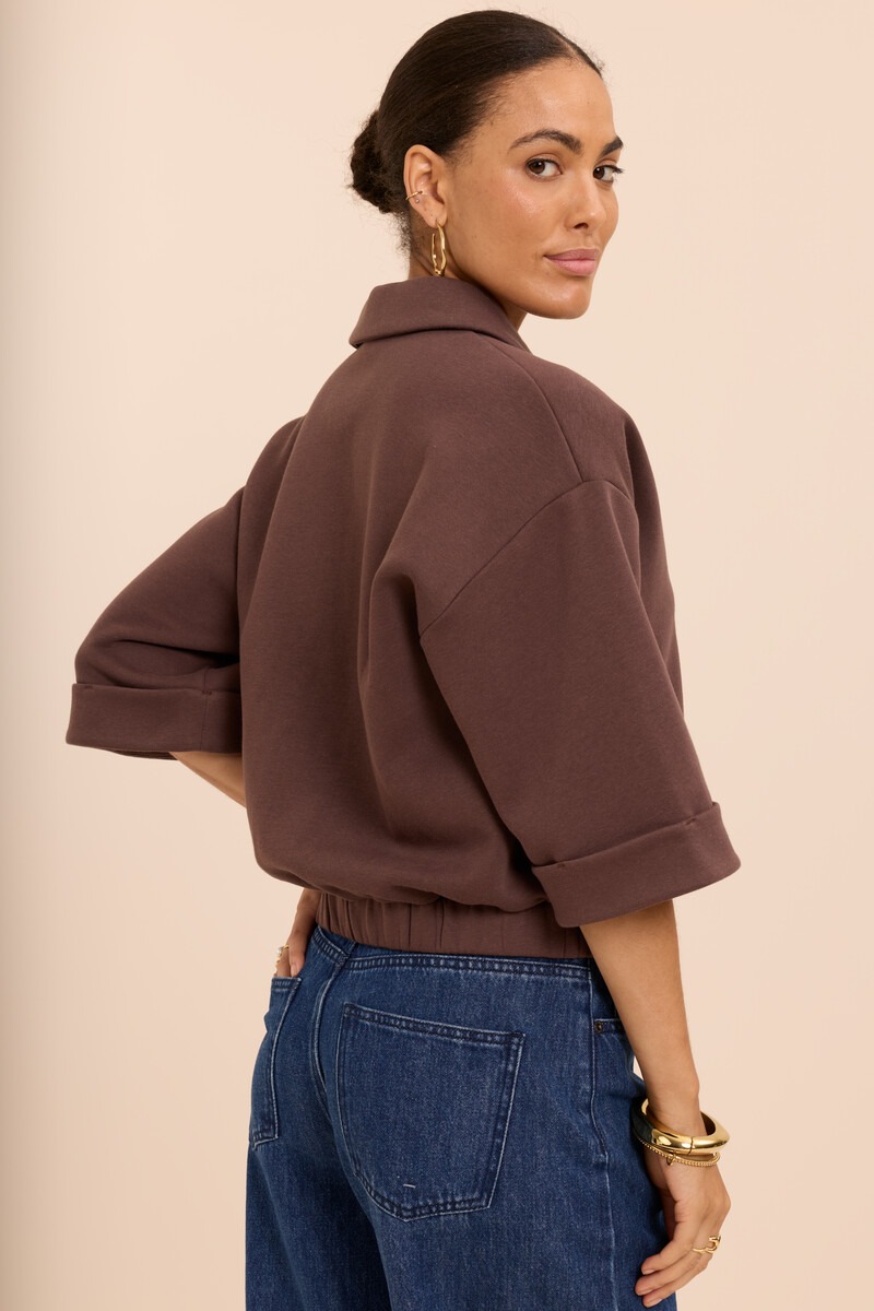 Brown sweater vest with rolled-up sleeves | My Jewellery