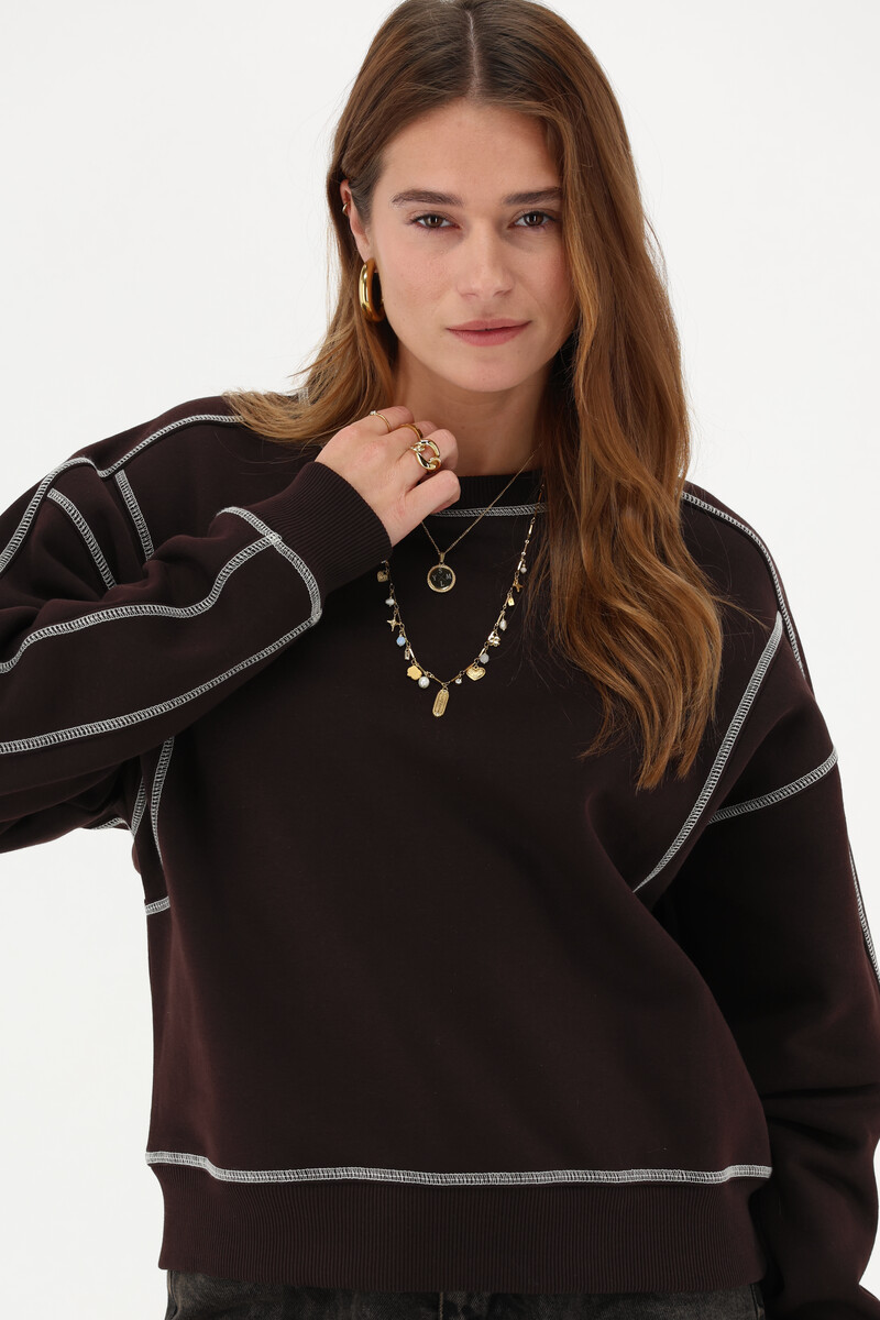Brown sweater with contrast stitching | My Jewellery