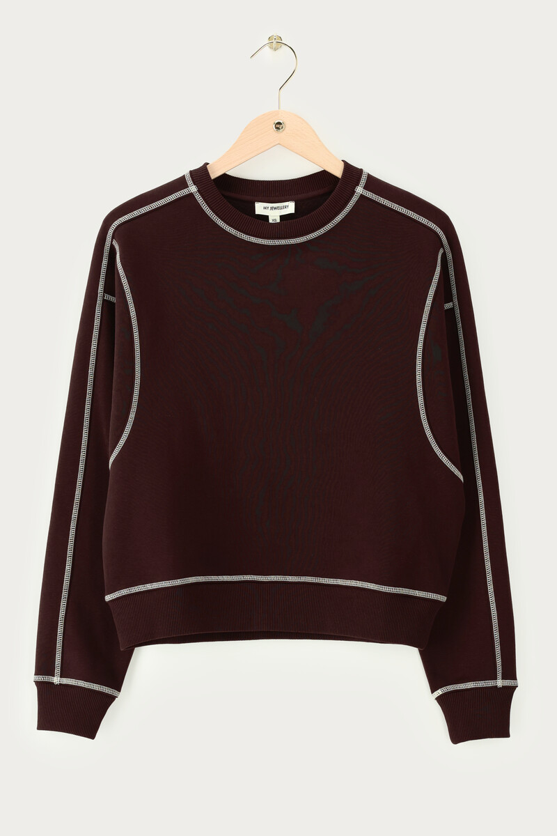 Brown sweater with contrast stitching | My Jewellery
