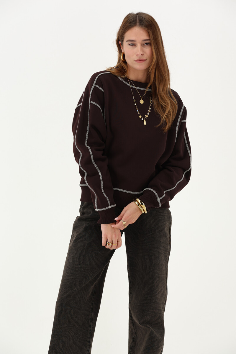 Brown sweater with contrast stitching | My Jewellery