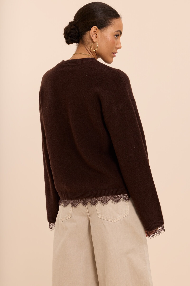 Brown sweater with lace details | My Jewellery