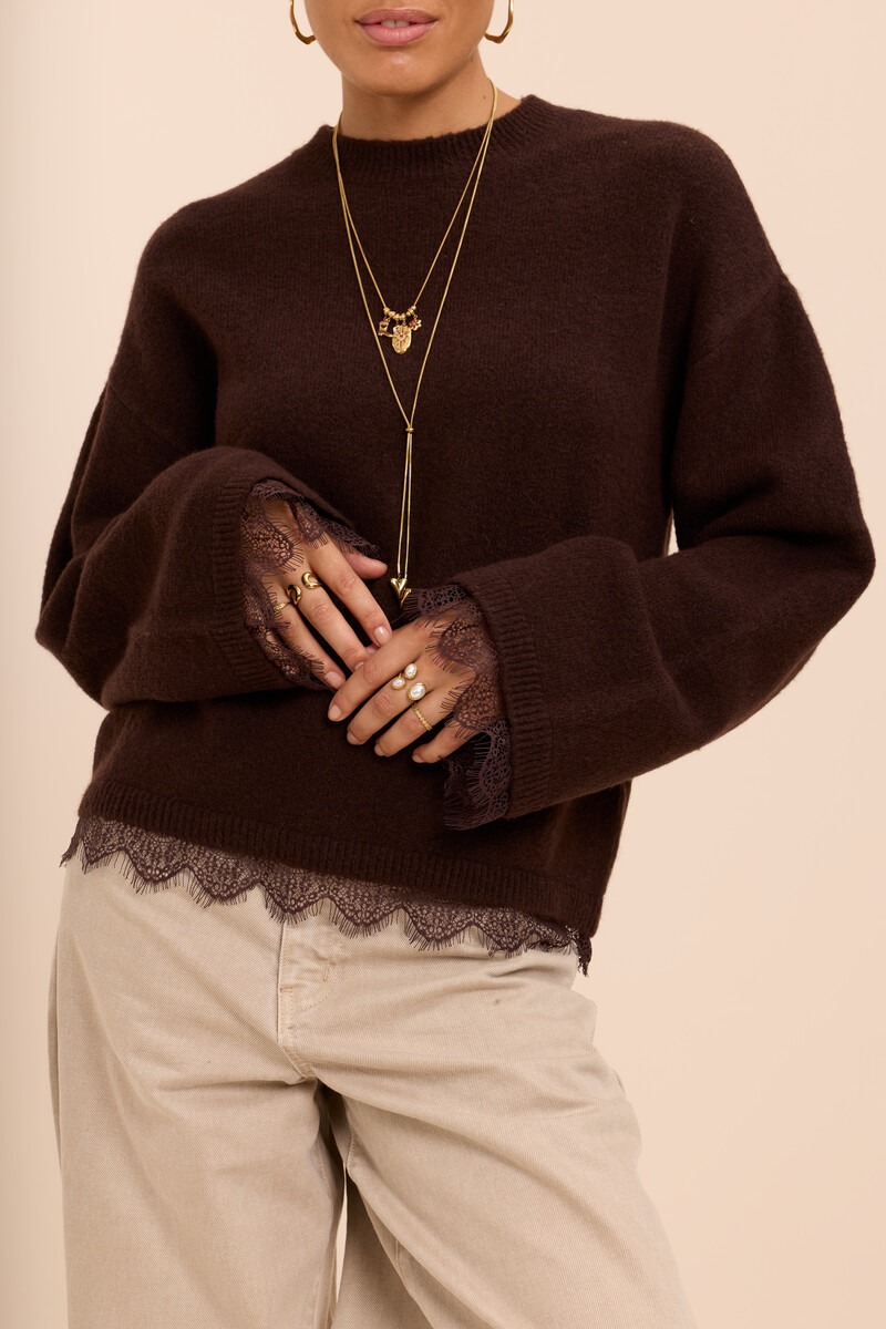 Brown sweater with lace details | My Jewellery