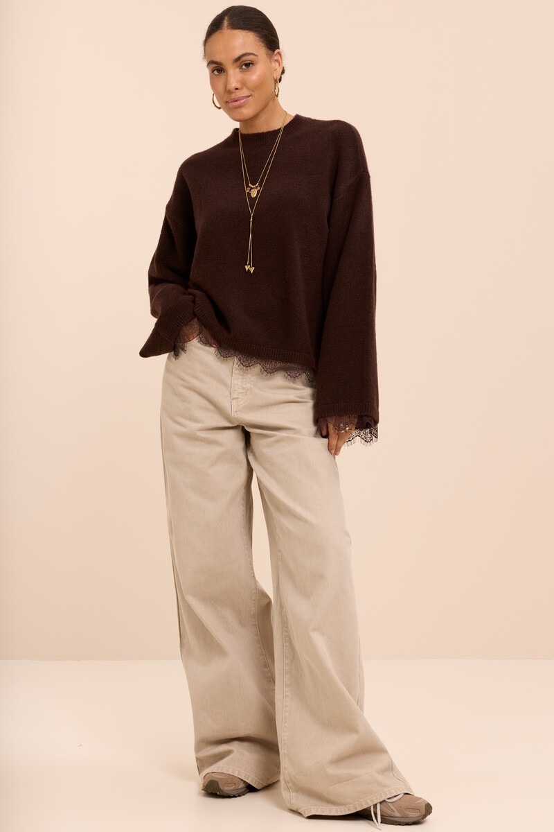 Brown sweater with lace details | My Jewellery
