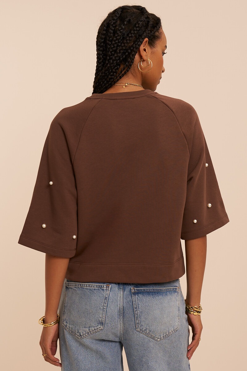 Brown sweater with short sleeves and faux pearls | My Jewellery
