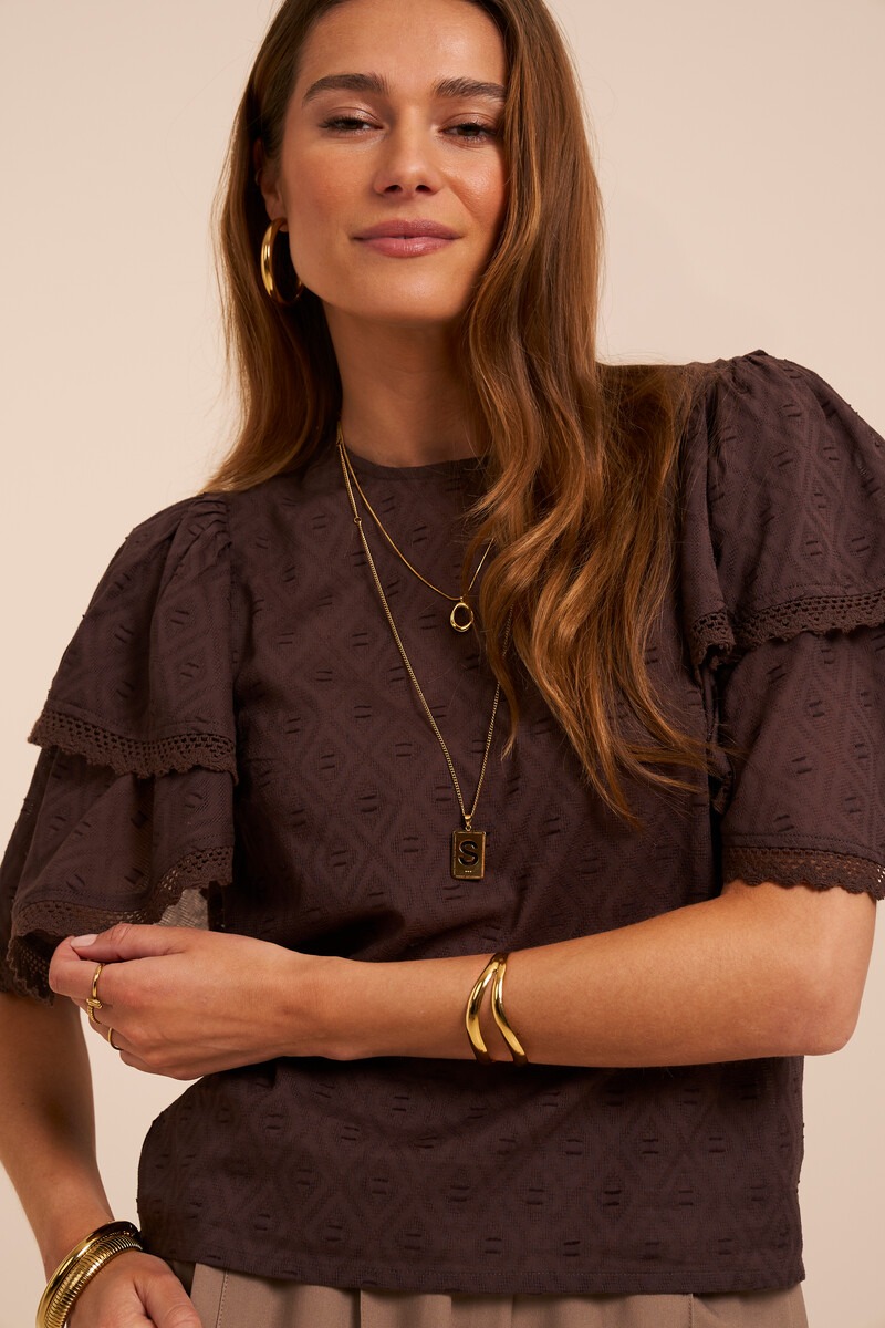 Bruine top met korte mouwen en dubbele ruffles
