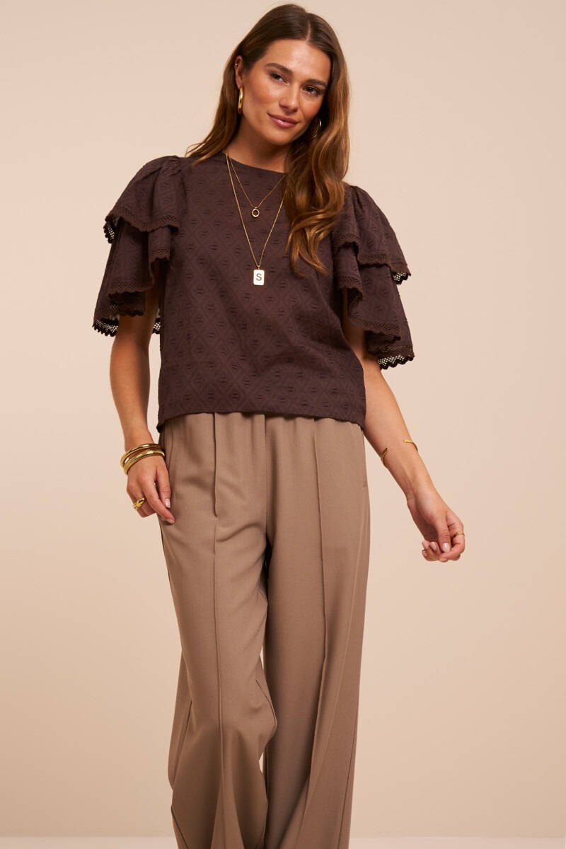 Braunes kurzärmeliges Oberteil mit doppelten Rüschen