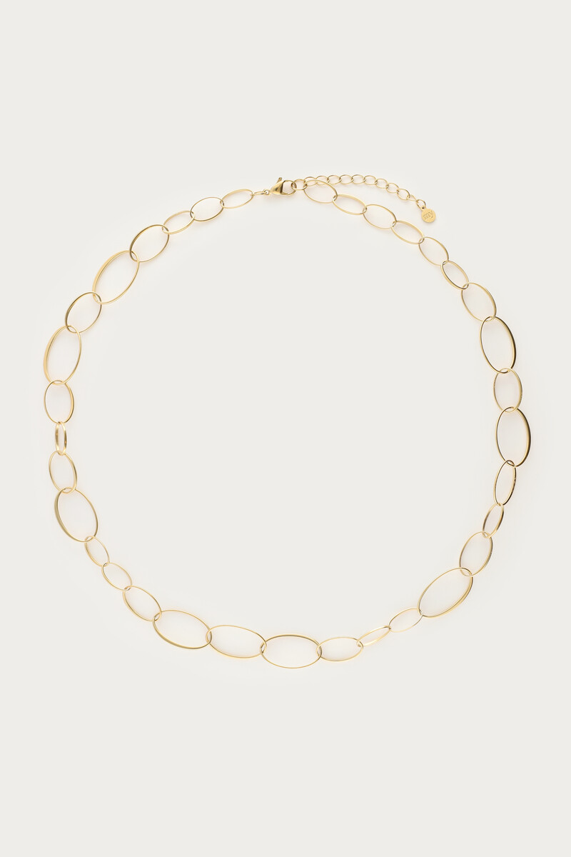 Necklace with oval links