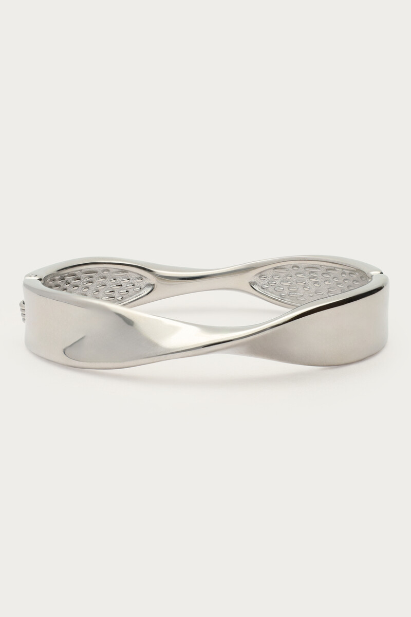 Chunky twisted bangle