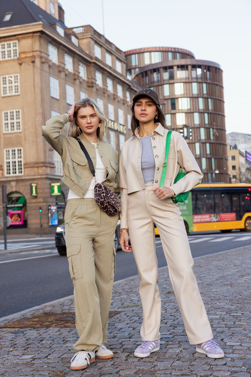 Green cargo pants with elasticated waistband | My Jewellery