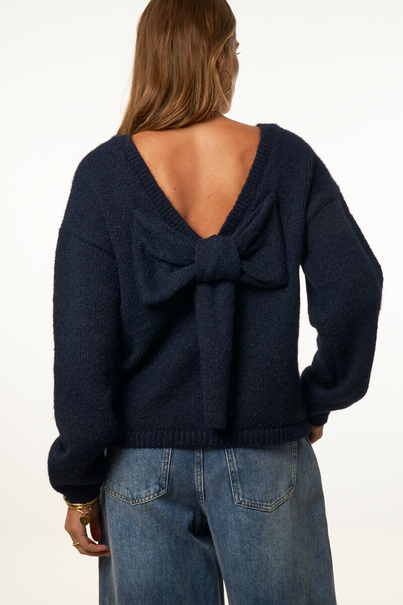 Dark blue knitted sweater with bow | My Jewellery