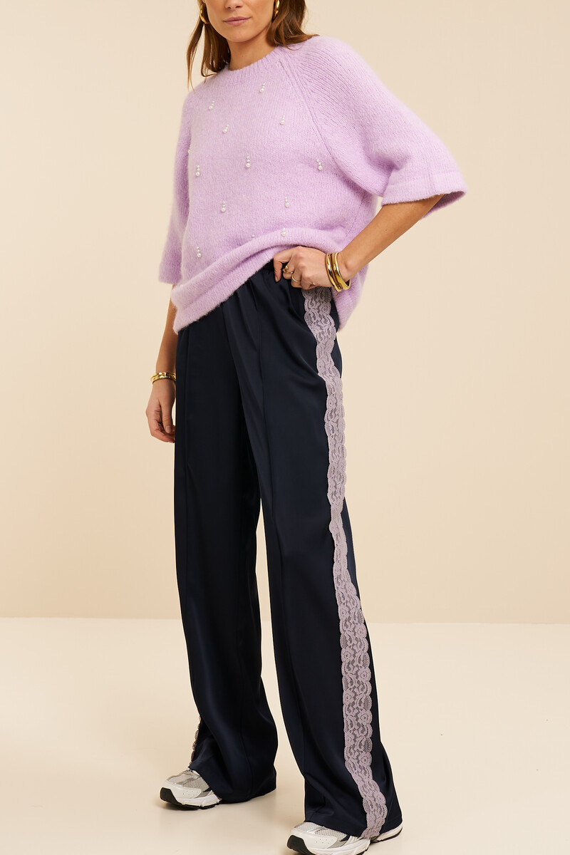 Dunkelblaue Hose in Satinoptik mit Spitzenband