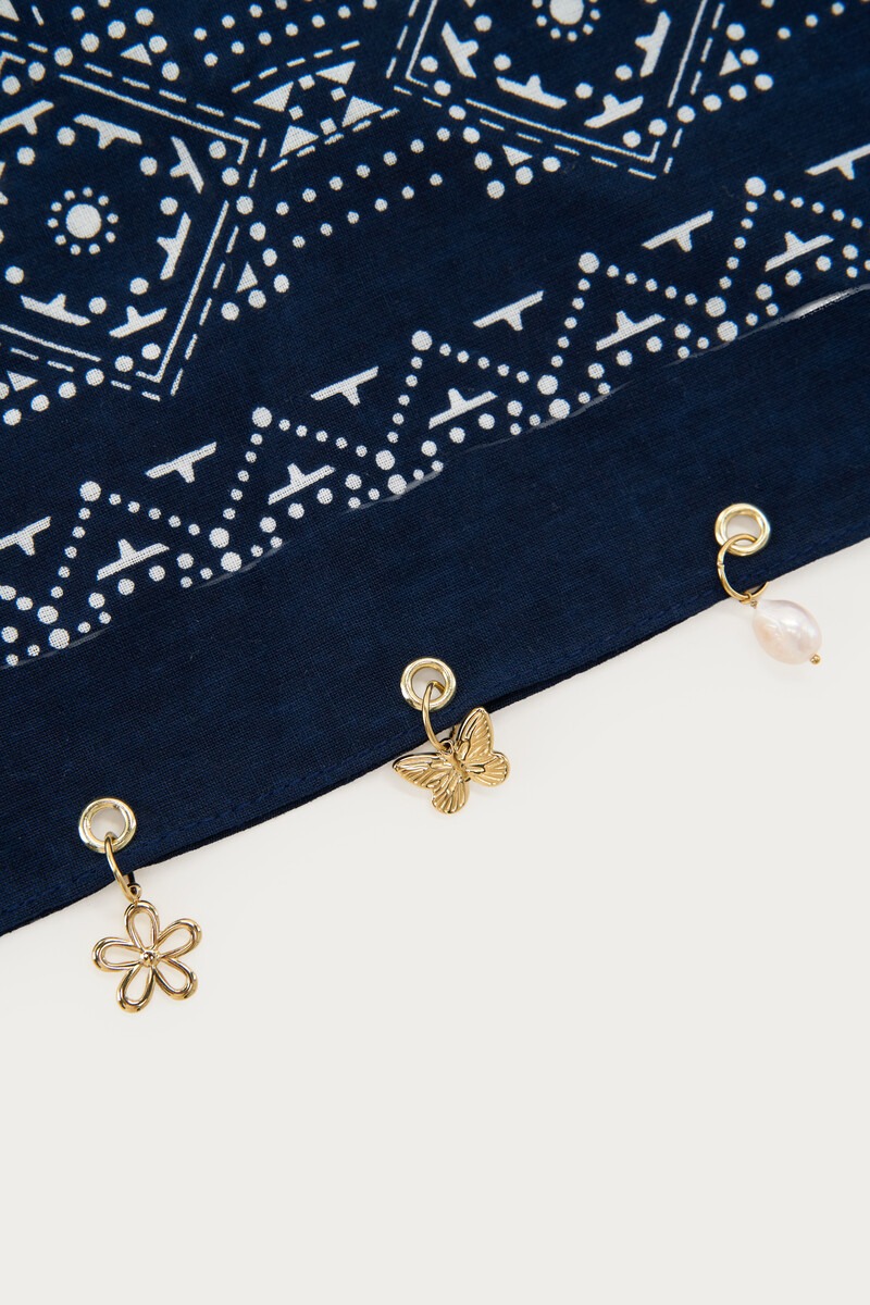 Dark blue scarf with charms | My Jewellery