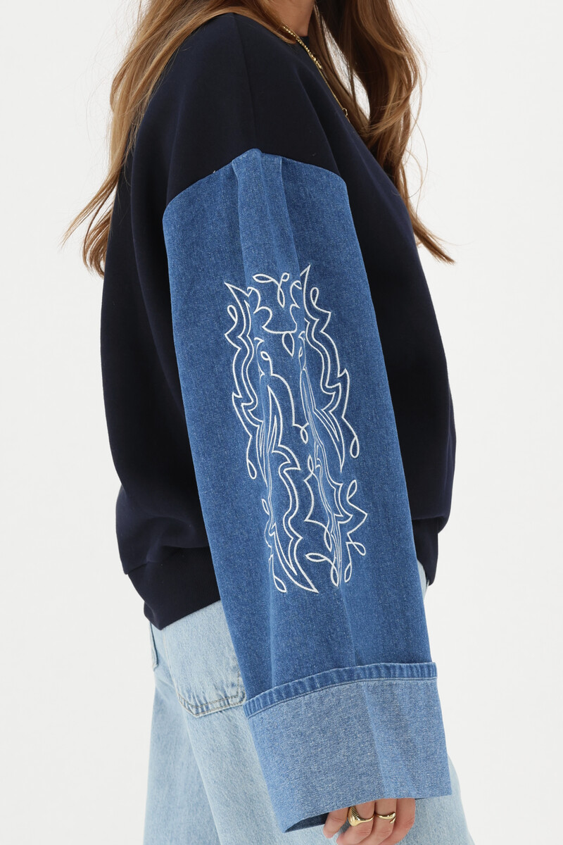 Dark blue sweater with denim sleeves | My Jewellery