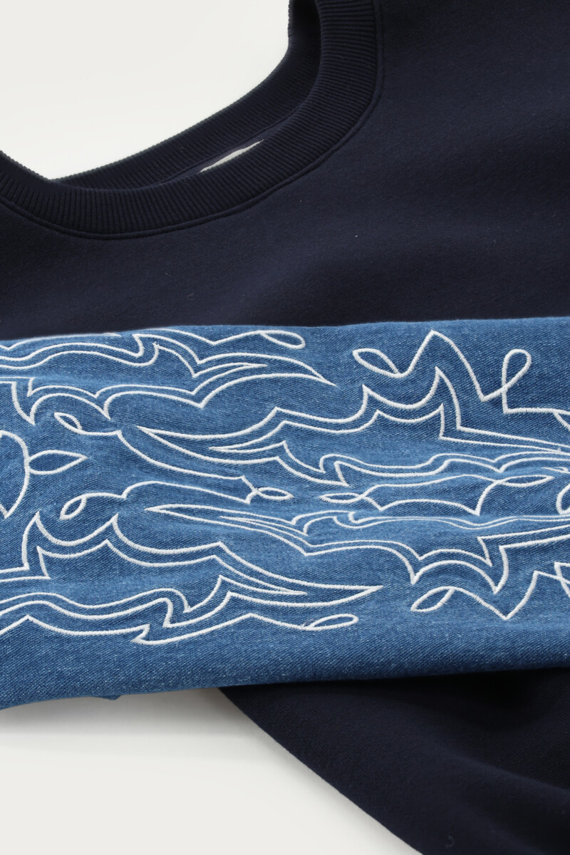 Dark blue sweater with denim sleeves | My Jewellery