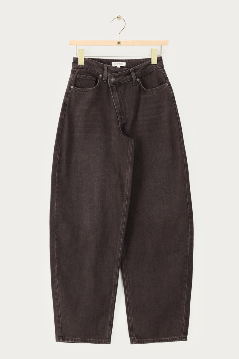 Dark brown barrel jeans with asymmetric fastening | My Jewellery