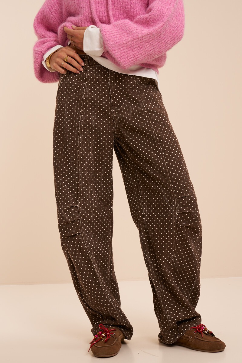Dark brown barrel jeans with polka dots | My Jewellery