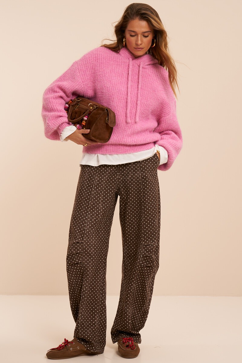 Dark brown barrel jeans with polka dots | My Jewellery