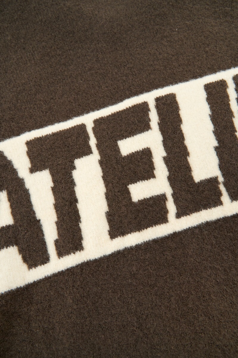 Dark brown sweater with back print 'Atelier' | My Jewellery