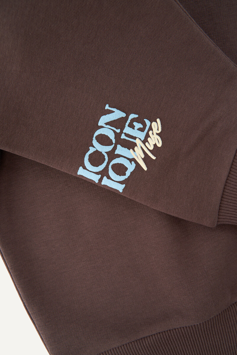 Dark brown sweater with blue contrast 'Atelier Paris' | My Jewellery